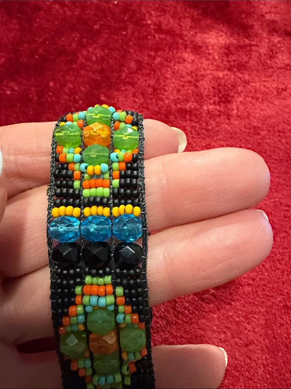 Native American like new vintage hand beaded 7”Women's Bracelet slide closure